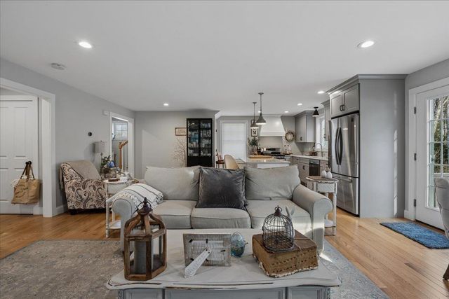 12 Freedom Way, Barrington, NH 03825