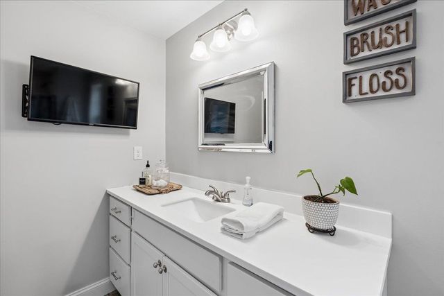 12 Freedom Way, Barrington, NH 03825