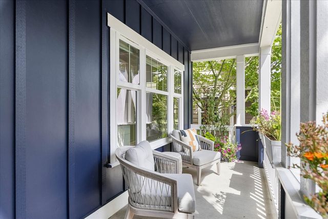 5925 31st Avenue SW, Seattle, WA 98126