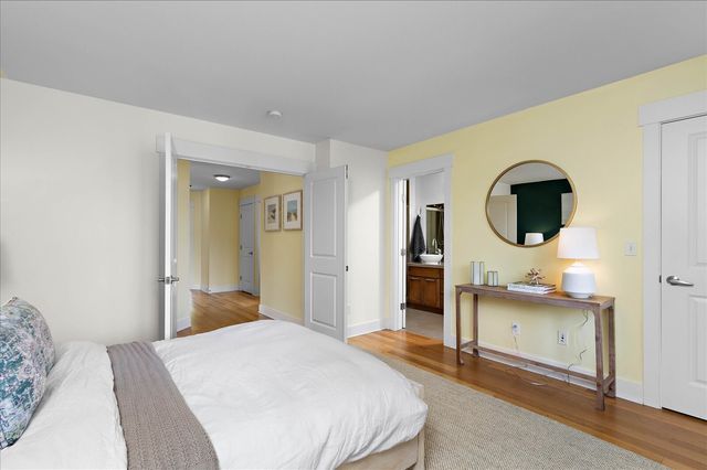 5925 31st Avenue SW, Seattle, WA 98126