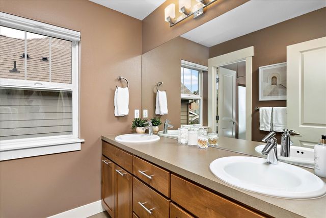 5925 31st Avenue SW, Seattle, WA 98126