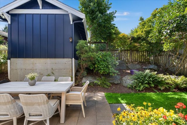 5925 31st Avenue SW, Seattle, WA 98126