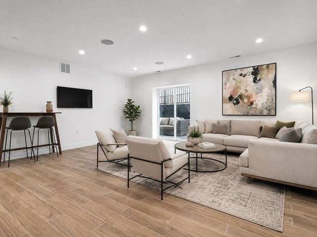 13 Quincy St 13C, Somerville, MA 02143