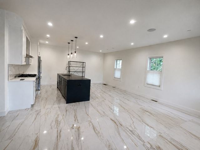 13 Quincy St 13C, Somerville, MA 02143
