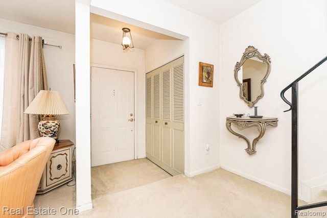 409 Fox Hills Drive N 95, Bloomfield Hills, MI 48304