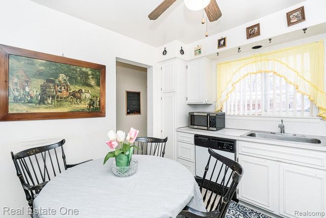 409 Fox Hills Drive N 95, Bloomfield Hills, MI 48304