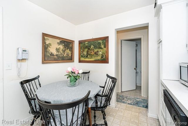 409 Fox Hills Drive N 95, Bloomfield Hills, MI 48304