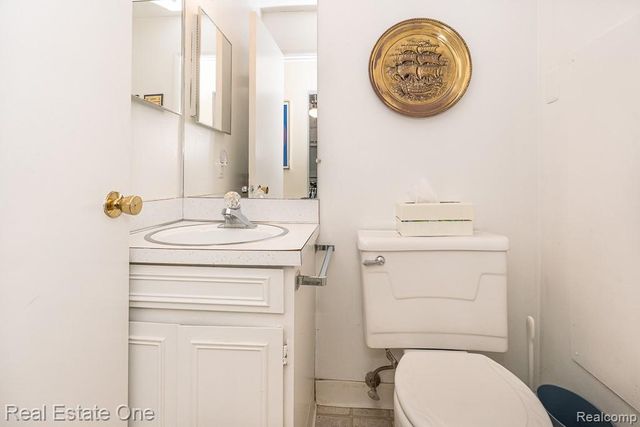 409 Fox Hills Drive N 95, Bloomfield Hills, MI 48304