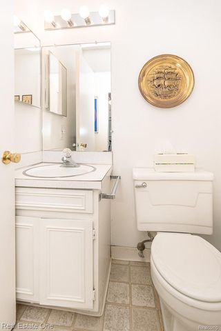 409 Fox Hills Drive N 95, Bloomfield Hills, MI 48304