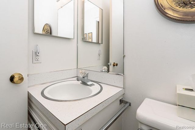 409 Fox Hills Drive N 95, Bloomfield Hills, MI 48304