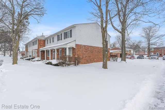 409 Fox Hills Drive N 95, Bloomfield Hills, MI 48304