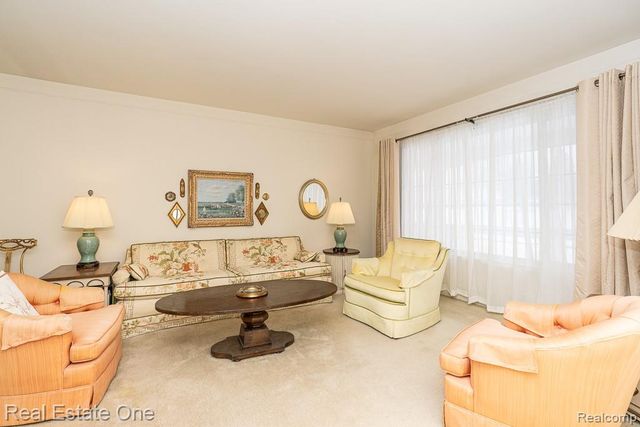 409 Fox Hills Drive N 95, Bloomfield Hills, MI 48304