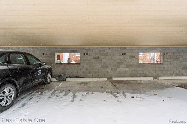 409 Fox Hills Drive N 95, Bloomfield Hills, MI 48304