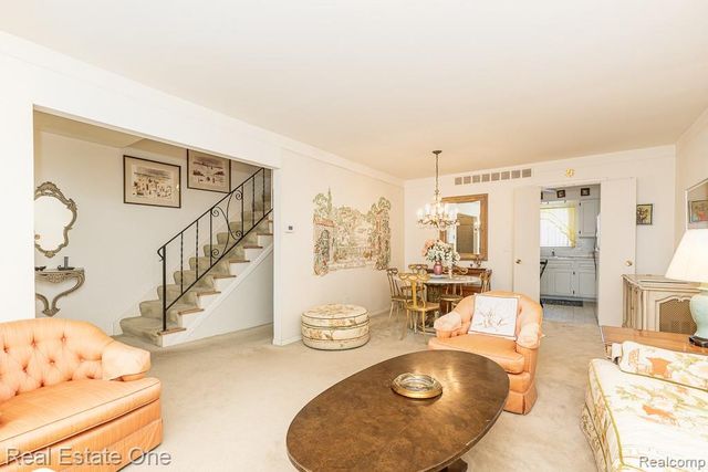 409 Fox Hills Drive N 95, Bloomfield Hills, MI 48304