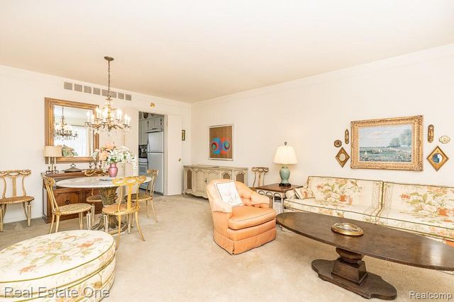 409 Fox Hills Drive N 95, Bloomfield Hills, MI 48304