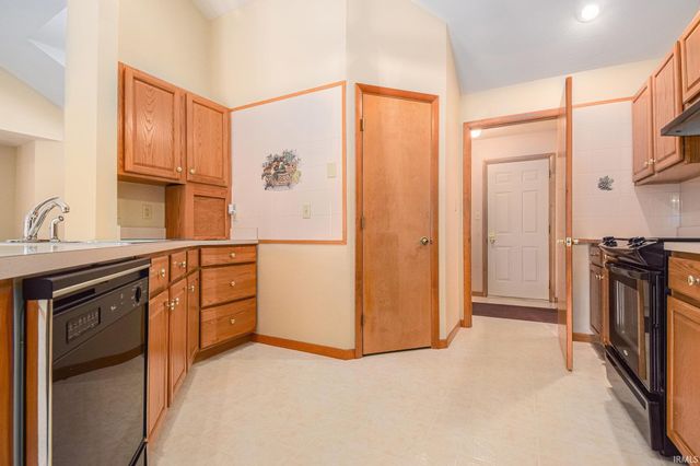 23220 Spring Creek Trail, Elkhart, IN 46516