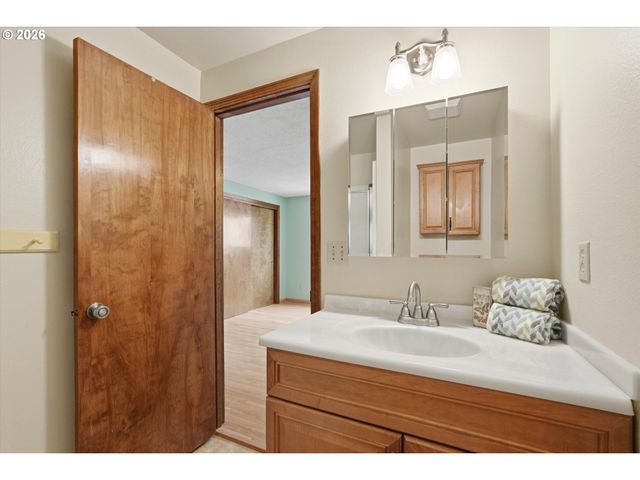 3001 Se BLAIRMONT Dr, Vancouver, WA 98683