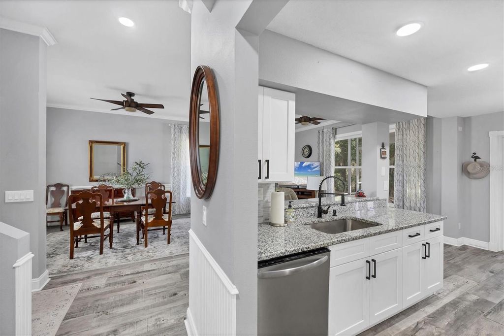 Image 12 of property listing at 11302 3RD AVENUE E, Bradenton, FL 34212