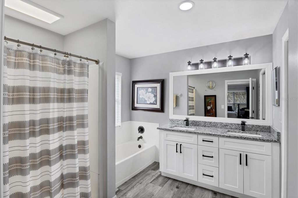 Image 19 of property listing at 11302 3RD AVENUE E, Bradenton, FL 34212