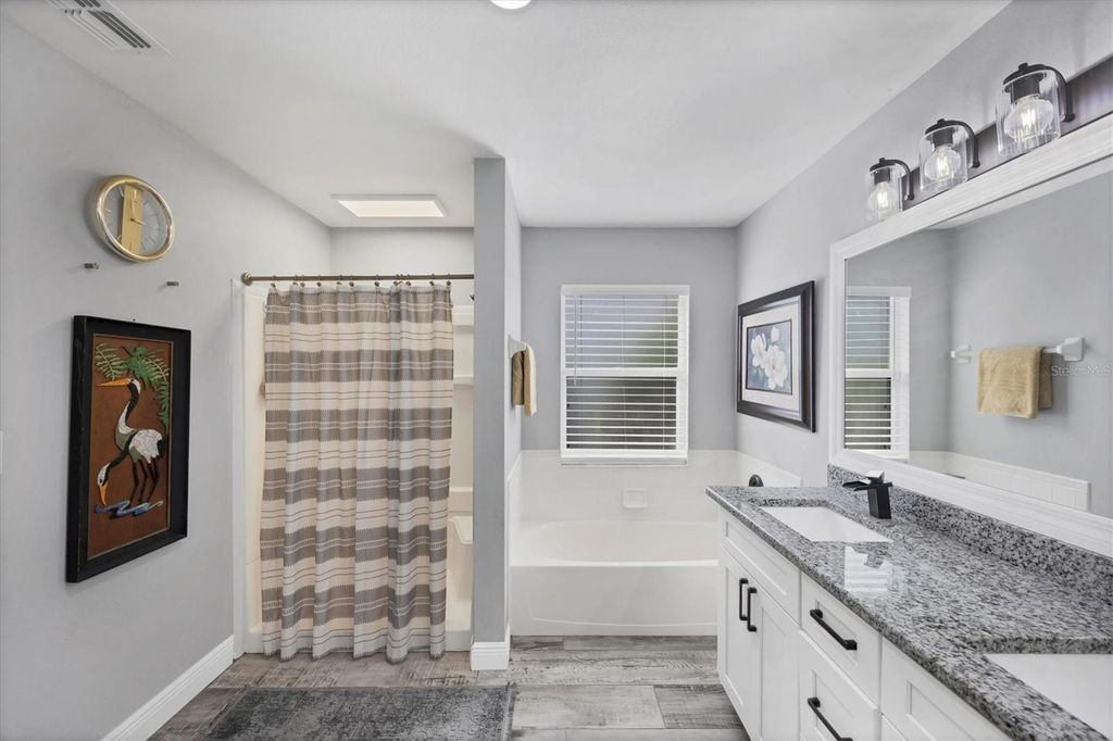 Image 20 of property listing at 11302 3RD AVENUE E, Bradenton, FL 34212