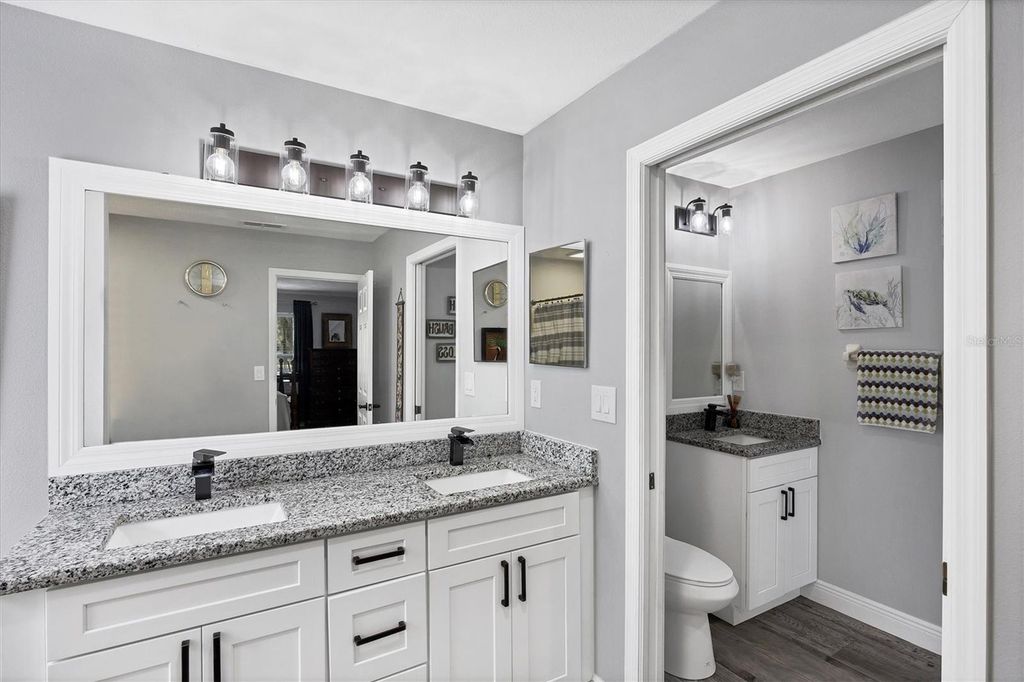 Image 21 of property listing at 11302 3RD AVENUE E, Bradenton, FL 34212