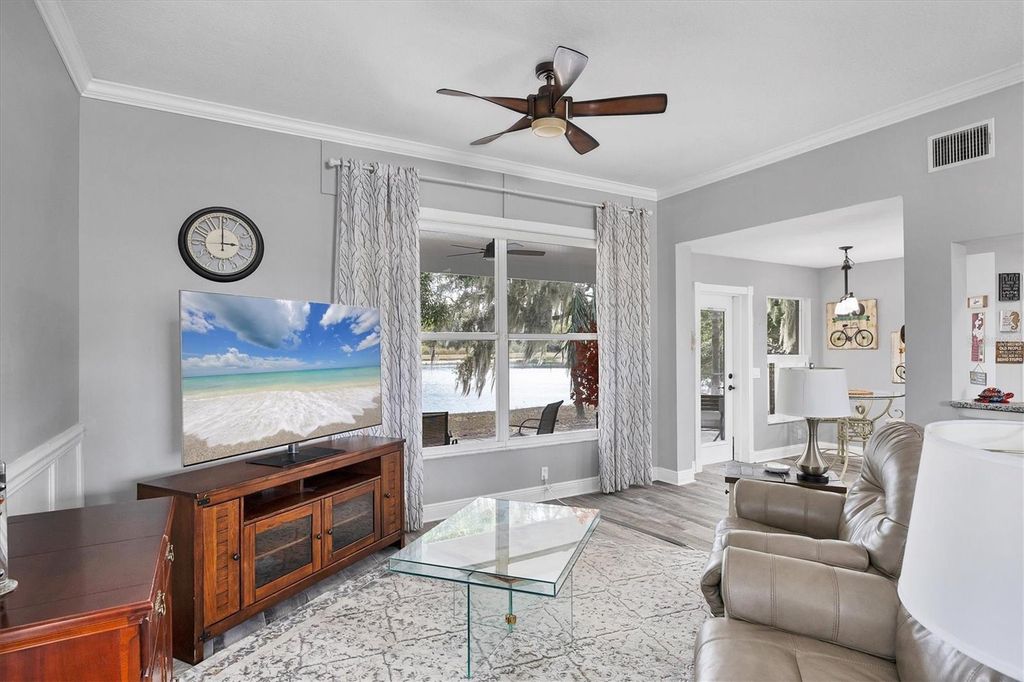 Image 4 of property listing at 11302 3RD AVENUE E, Bradenton, FL 34212