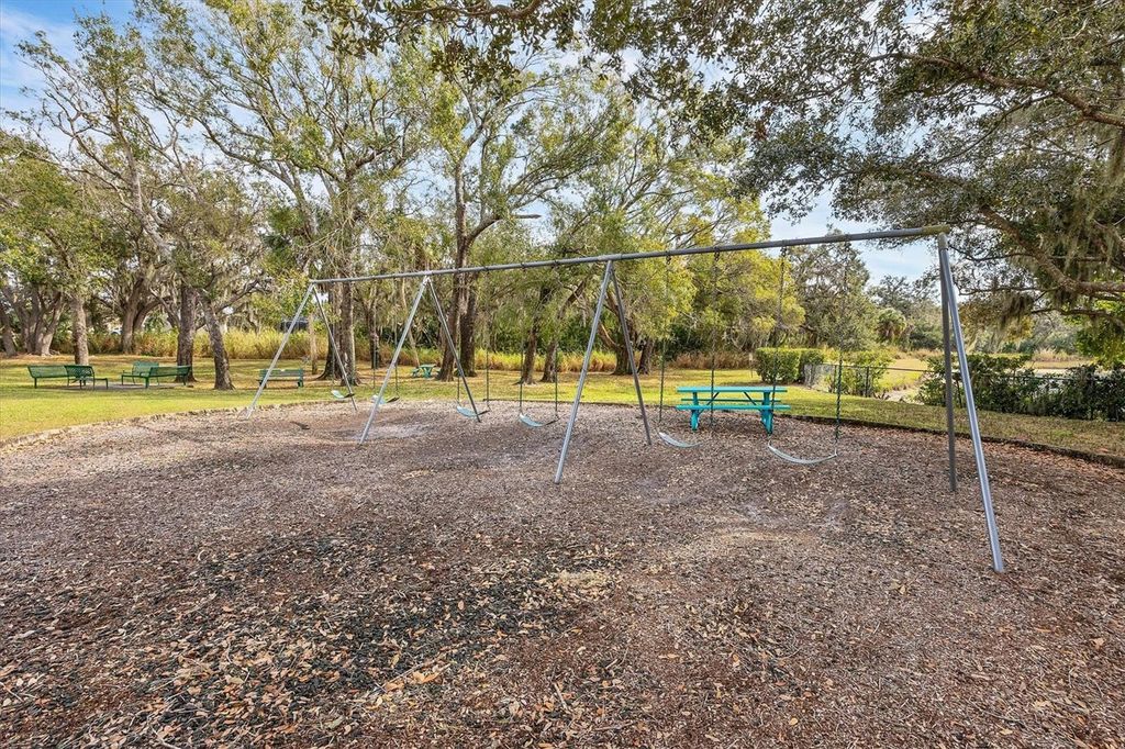 Image 33 of property listing at 11302 3RD AVENUE E, Bradenton, FL 34212