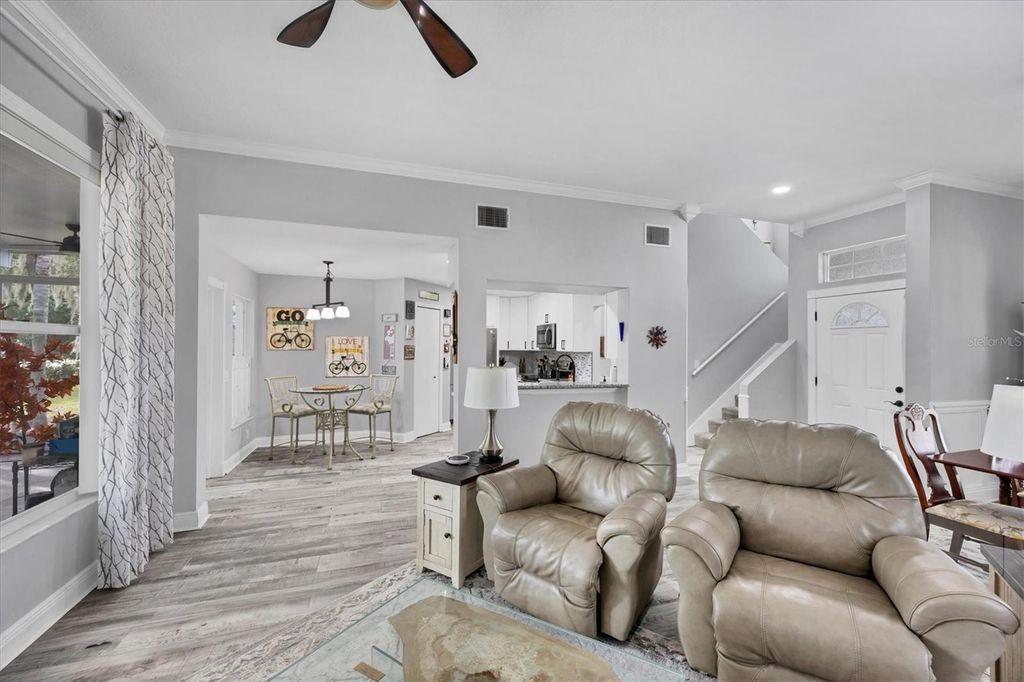 Image 8 of property listing at 11302 3RD AVENUE E, Bradenton, FL 34212