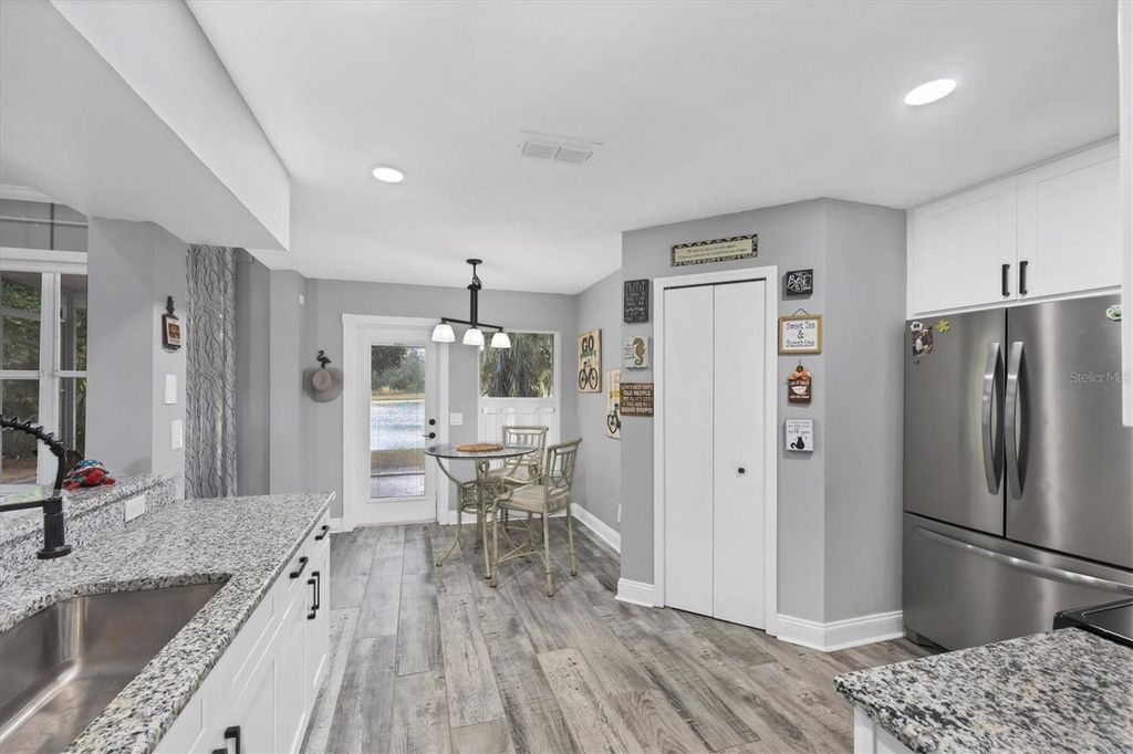Image 9 of property listing at 11302 3RD AVENUE E, Bradenton, FL 34212