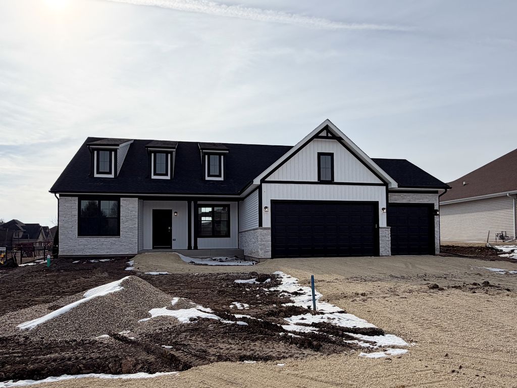 668 E Becker Place, Sycamore, IL 60178