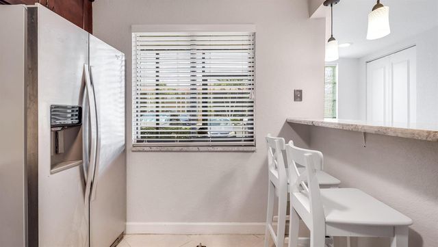 303 Lakeview Drive 102, Weston, FL 33326