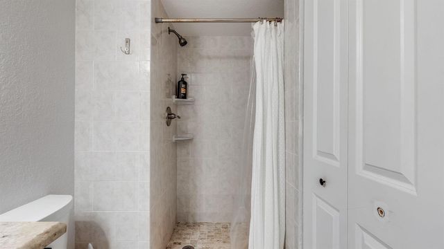 303 Lakeview Drive 102, Weston, FL 33326