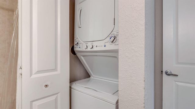 303 Lakeview Drive 102, Weston, FL 33326