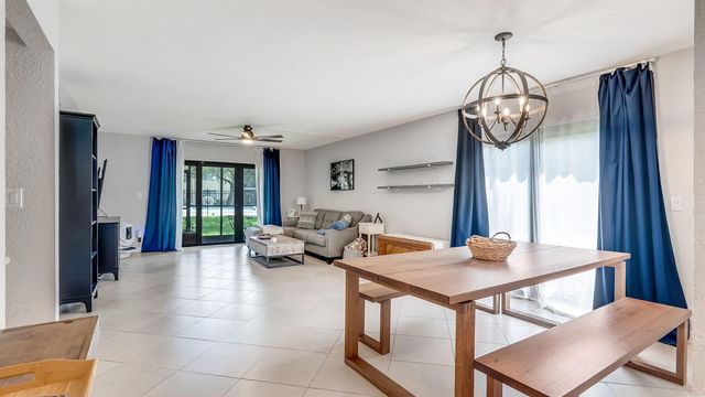 303 Lakeview Drive 102, Weston, FL 33326