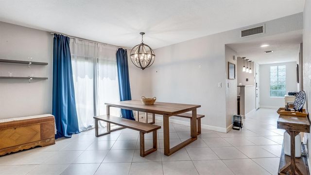 303 Lakeview Drive 102, Weston, FL 33326