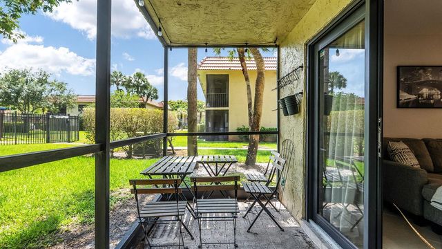 303 Lakeview Drive 102, Weston, FL 33326