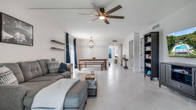 303 Lakeview Drive 102, Weston, FL 33326
