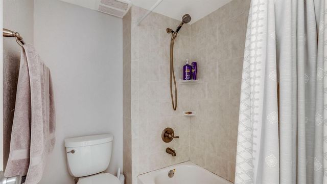 303 Lakeview Drive 102, Weston, FL 33326