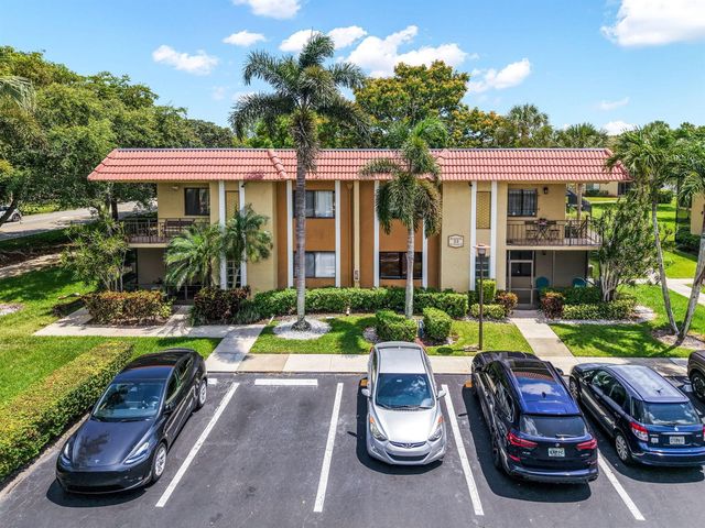 303 Lakeview Drive 102, Weston, FL 33326