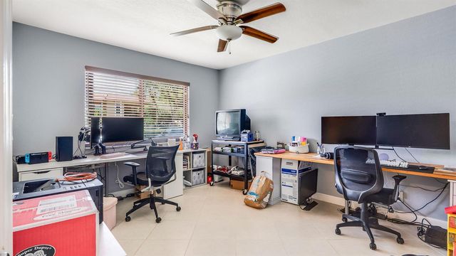 303 Lakeview Drive 102, Weston, FL 33326