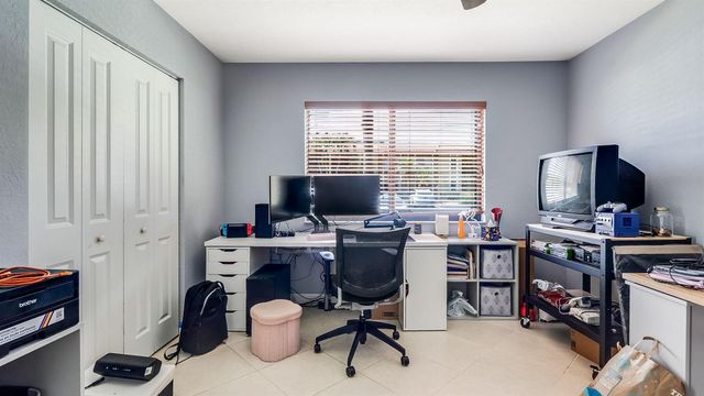303 Lakeview Drive 102, Weston, FL 33326