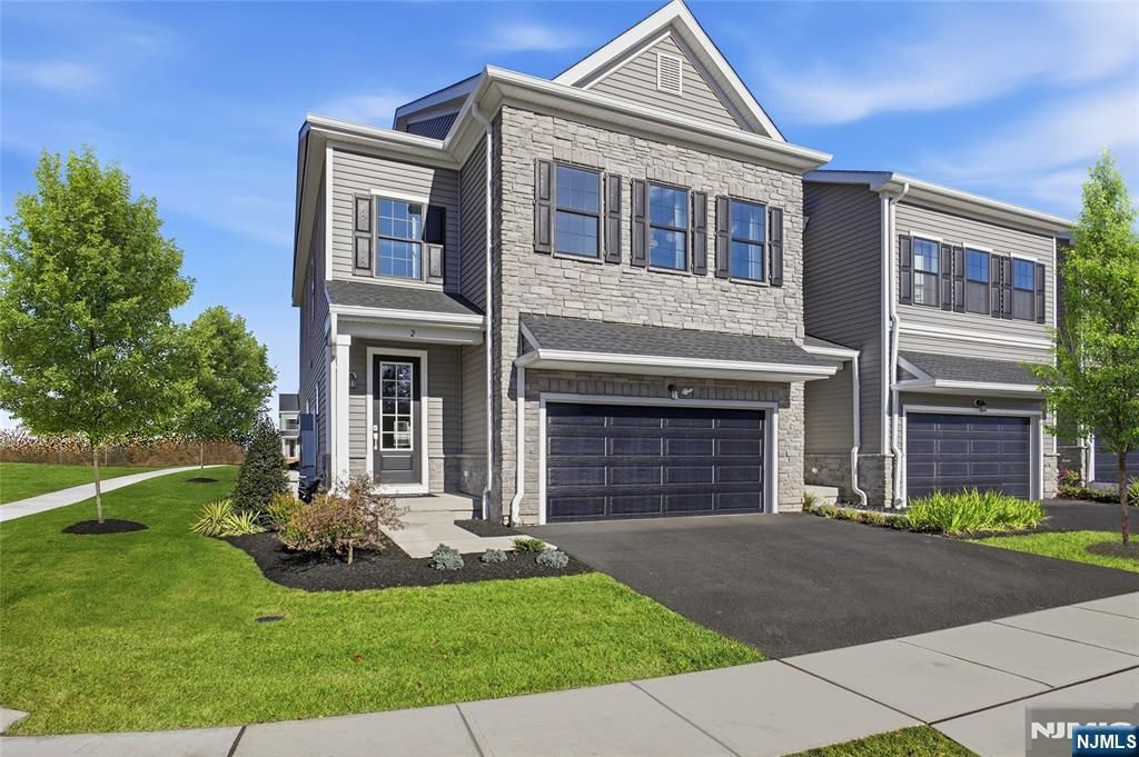 22 Arlington Place, Oakland, NJ 07036