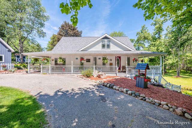 2295 Fallasburg Park Drive NE, Lowell, MI 49331