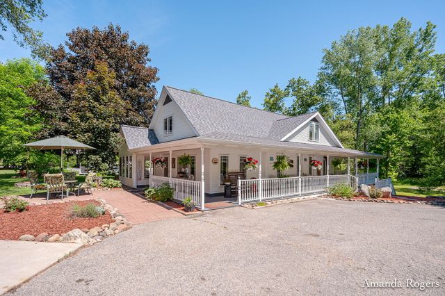2295 Fallasburg Park Drive NE, Lowell, MI 49331