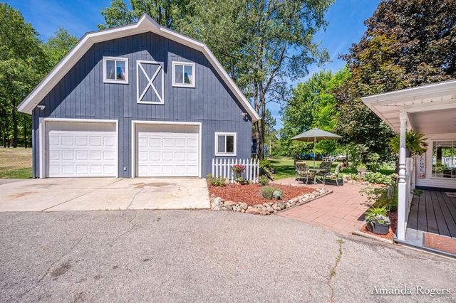 2295 Fallasburg Park Drive NE, Lowell, MI 49331