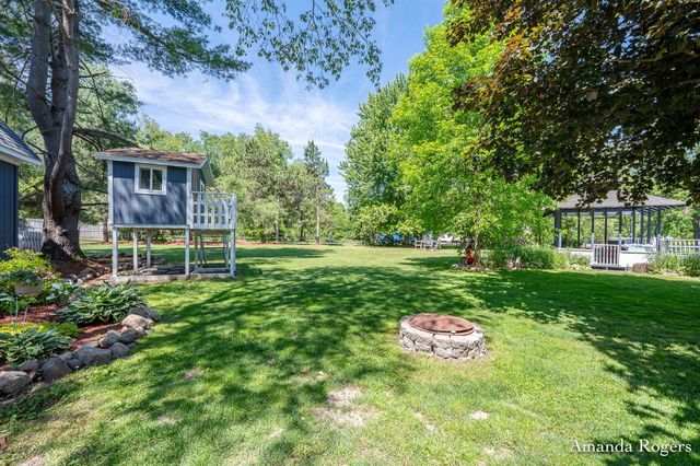 2295 Fallasburg Park Drive NE, Lowell, MI 49331