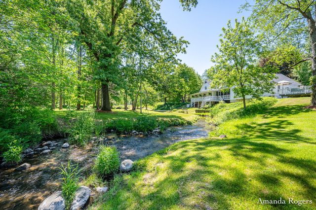 2295 Fallasburg Park Drive NE, Lowell, MI 49331