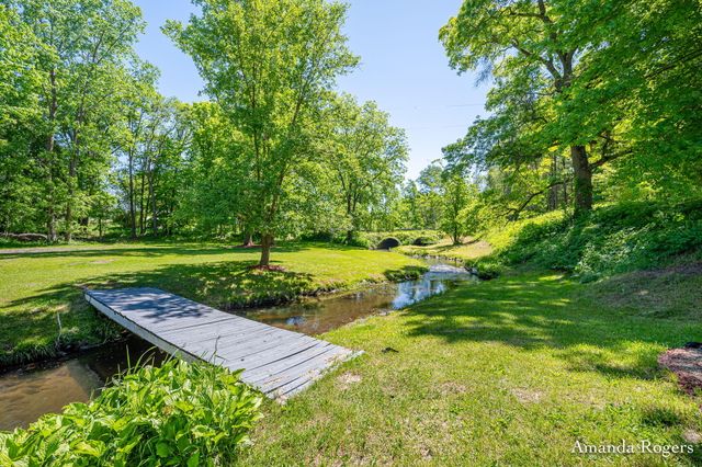2295 Fallasburg Park Drive NE, Lowell, MI 49331