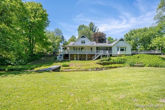 2295 Fallasburg Park Drive NE, Lowell, MI 49331