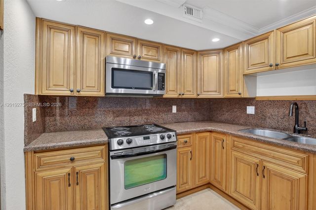 7041 Environ Boulevard 327, Lauderhill, FL 33319